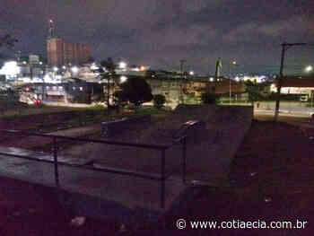 Skatistas reivindicam iluminação e reforma em pista de skate em Cotia - Cotia e Cia