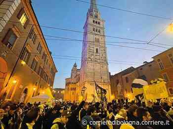 Modena prepara la festa per il ritorno in serie B: città gialloblù e birra gratis allo stadio - Corriere della Sera