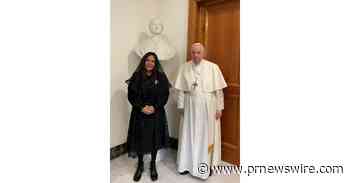 A produtora executiva do documentário With This Light se encontra com Sua Santidade o Papa Francisco