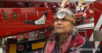 Squamish Nation artist’s designs featured on new West Vancouver fire truck - Global News