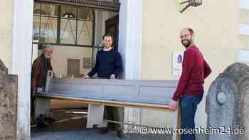 Karolinenkirche Großkarolinenfeld: Warum Kirchenbänke bald im Wohnzimmer stehen