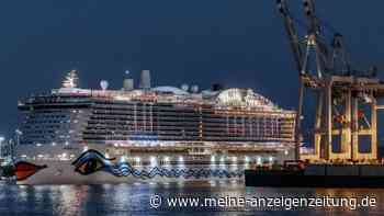 Große Show: Die AIDAcosma wird im Hamburger Hafen getauft
