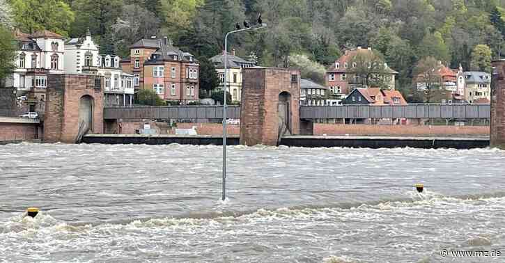 Heidelberg:  B37 wegen "kleinem Hochwasser" gesperrt
