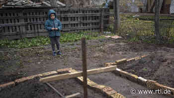 Unfassbar feige! Häme und Spott im Internet für ukrainischen Jungen (6) am Grab seiner Mutter - RTL Online