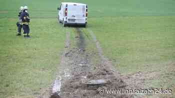 Sprinter kommt auf bei Irl von der Fahrbahn ab und landet in Wiese
