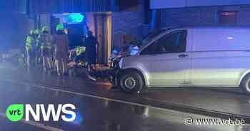 Bestelwagen rijdt in gevel van appartementsgebouw in Balen, voor de vierde keer al - VRT NWS