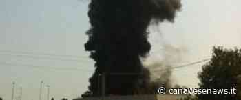 Incendio nelle campagne alla periferia di Bosconero. Le fiamme distruggono una rimessa e pneumatici - Canavese News