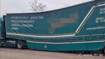 Ein extrem gebogener Lkw ist auf A7 bei Northeim von der Polizei gestoppt worden - RTL Online