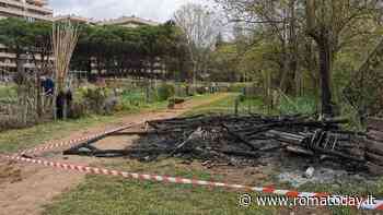 Incendio distrugge gazebo degli orti urbani, ipotesi dolosa. Avviata una raccolta fondi