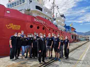 Il "sindaco dei migranti" a braccia aperte: "Questa è casa vostra"