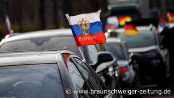 Stuttgart: Prorussischer Autokorso mit Fahnen und "Kalinka"