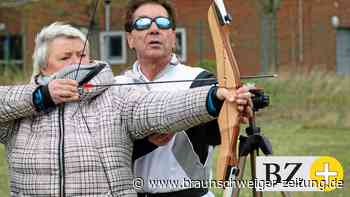 Erblindete Menschen erklären, wie man mit dem Bogen schießt
