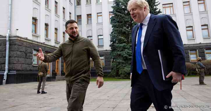 Johnson sagt der Ukraine gepanzerte Fahrzeuge und Waffen zu