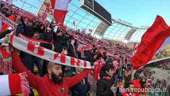 Calcio, Bari contro l'Avellino verso il record di spettatori al San Nicola. Mignani e Polito: "In campo non faremo sconti" - La Repubblica