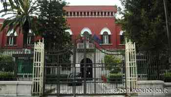 Il pentito racconta: "Nel carcere di Bari entrano fumo e telefoni, cocaina poca. I parenti portano tutto" - La Repubblica