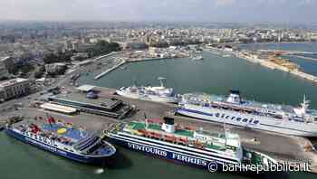 Bari, alla scoperta della centrale operativa della Capitaneria: visita al porto per la Giornata del mare - La Repubblica