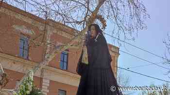 Bari si prepara ai riti della Settimana Santa: la processione dell'Addolorata attraversa le strade della città - BariToday