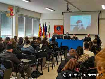 Cyberbullismo, la Polizia di Stato incontra gli studenti di Foligno - Umbria Notizie Web