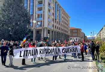 Cuneo, più di seicento persone alla manifestazione per la pace nel mondo - Cuneodice.it