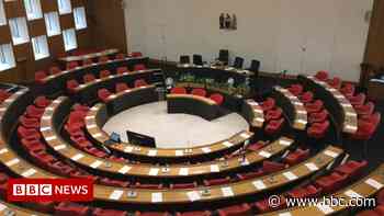 Cornwall councillors bid to block new mayor plans - BBC.com