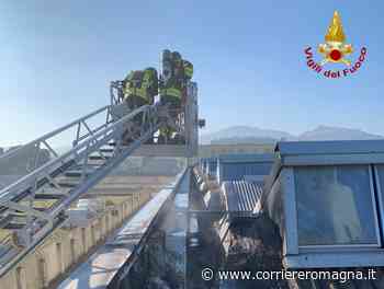 Bertinoro, capannone a fuoco: i Vigili del Fuoco spengono l'incendio - CorriereRomagna