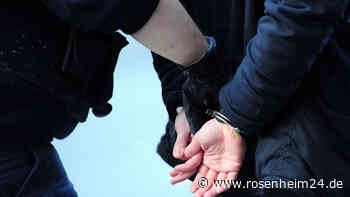 Betrunkener Rosenheimer (38) brüllt laut herum und belästigt Passanten - Polizei setzt Treiben ein Ende