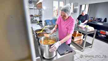 Essen für einen kleinen Obolus: „Am Kreisel“ in Bitterfeld sind Bedürftige willkommen - Mitteldeutsche Zeitung