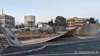 Saronno, vento strappa e rovescia le recinzioni da cantiere - ilSaronno