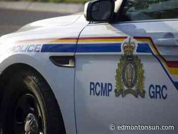 One dead after two-vehicle crash in Wetaskiwin - Edmonton Sun