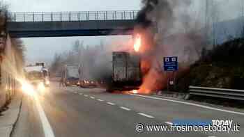 VIDEO | Attimi di paura sulla Sora-Avezzano per un rimorchio di un tir a fuoco - FrosinoneToday