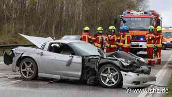 Unfall bei Tornesch: Beim Auffahren auf die A23: Corvette-Fahrer kracht frontal in Leitplanke | shz.de - shz.de