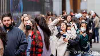 Scientists, doctors try to fill gaps in COVID-19 risk information amid decrease in reliable data