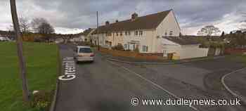 Armed police in Upper Gornal after 'man seen waving machete' - Dudley News