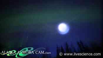 Chinese rocket photobombs aurora with spinning orb of light - Livescience.com