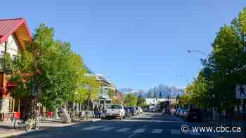 'Big crunch summer' expected as labour shortage strains Jasper's tourism industry - CBC.ca