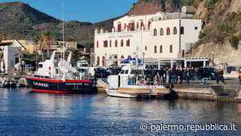 Fuga in massa da Vulcano, ma per fortuna è un'esercitazione - La Repubblica