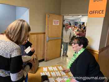 Amherst: Bingo, gift baskets, brew draw crowd - The Morning Journal