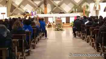 «Ciao amore, a domani...». Il saluto commosso a Thomas - Il Tirreno