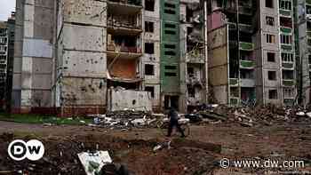 Ukraine: Scholz and Zelenskyy vow justice for 'war crimes' in phone call — live updates - DW (English)