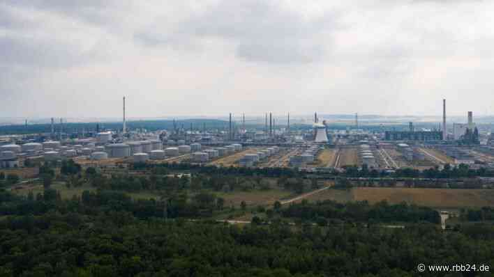 Folgen des russischen Angriffskriegs: Schwedt befürchtet massive Einschnitte durch Embargo - rbb24