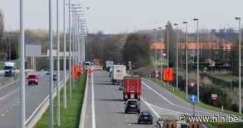 Rechterrijstrook versperd op E34 richting Antwerpen ter hoogte van Zelzate-West - Het Laatste Nieuws