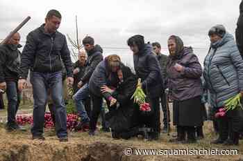 More civilians flee east Ukraine after deadly station strike - Squamish Chief
