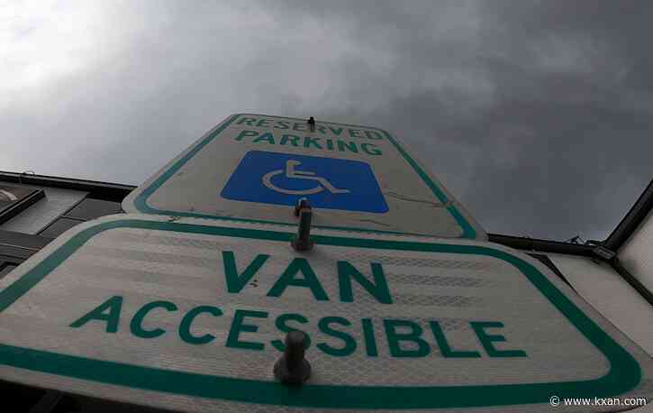 Texas disabled veterans without universal handicap signage could get a ticket
