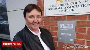 Pioneering England female footballer honoured with Hull plaque - BBC.com