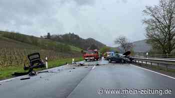 Frontalzusammenstoß bei Zell: Zwei Autofahrer müssen ins Krankenhaus - Rhein-Zeitung