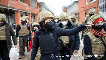 Annalena Baerbock: Außenministerin fordert "Die Ukraine braucht schnell schwere Waffen"