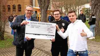 „Das ist Wahnsinn“: Kahlaer Gymnasiasten unterstützen Geflüchtete - Ostthüringer Zeitung