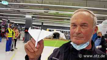 Papierflieger-WM in Jena: Lange gefaltet für 16 Meter - Ostthüringer Zeitung