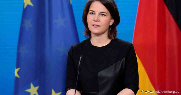 Baerbock wirbt für Lieferung schwerer Waffen an die Ukraine