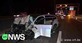 Ongeval op E313 Herentals-West: autobestuurder zwaargewond na ongeval met twee vrachtwagens - VRT NWS